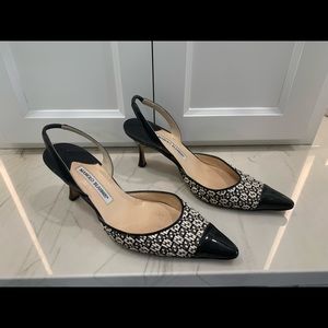 Manolo Blahnik 39 9 black pattern 2.5 in. heels